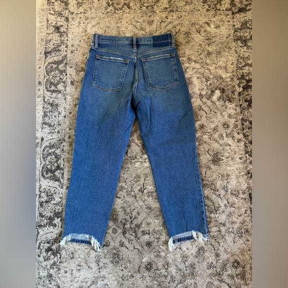 Abercrombie and Fitch The Mom High Rise Jeans - Picture 6 of 8